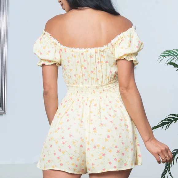 🌸Feminine Floral Yellow Romper🌸 - Picture 5 of 5